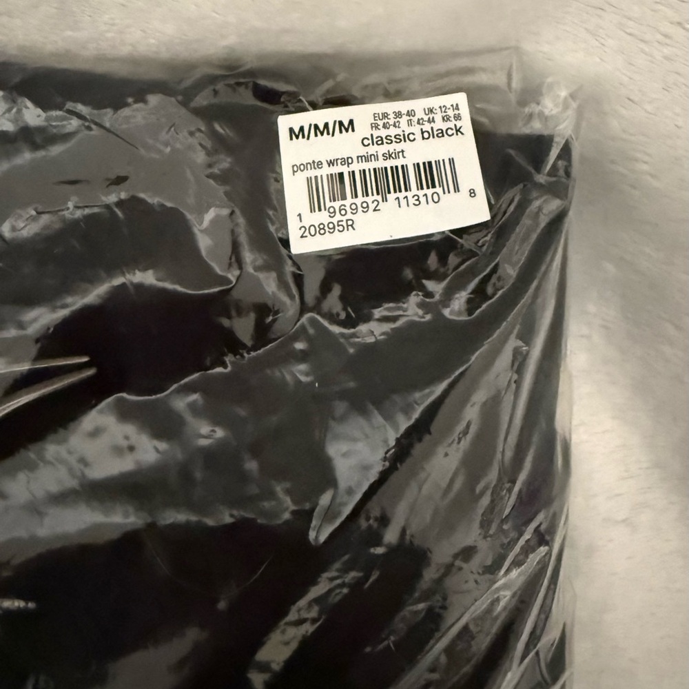 💖New! SPANX Ponte Wrap Mini Skirt - Black - Size Medium SPANXsmooth Collection💖 - Picture 7 of 8